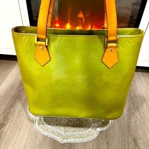 Authentic LV hand Bag MM Never full in excellent condition